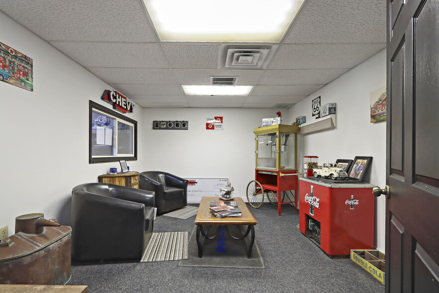 More Photos Of 1206 Washington Rd, Kenosha Auto Repair For Sale