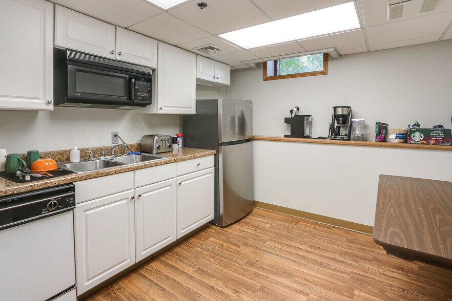 More Photos Of 4588 S Park Ave, Hamburg Office Residential For Sale