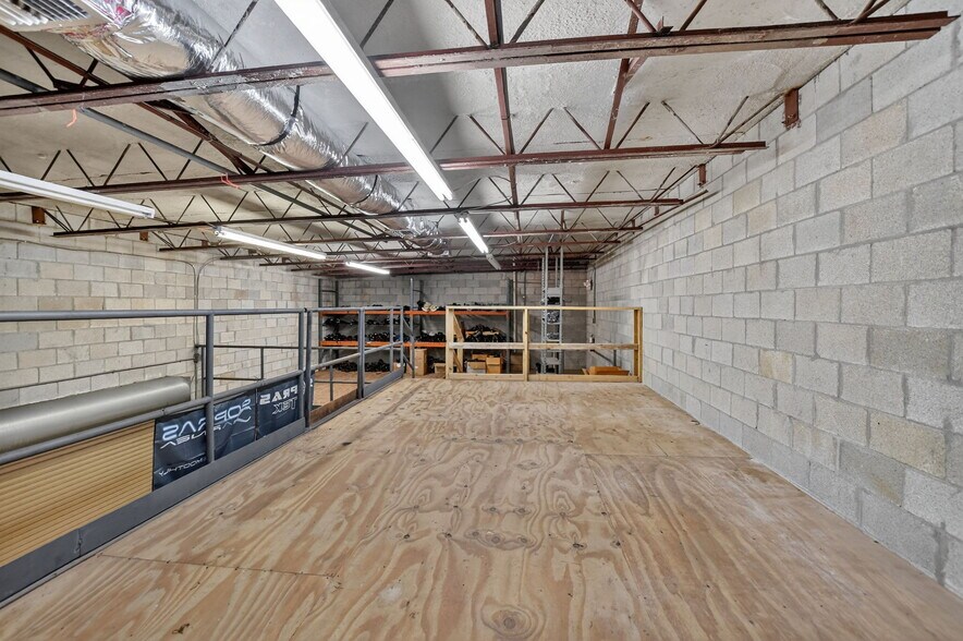 More Photos Of 13 SW 10th St, Deerfield Beach Flex For Lease
