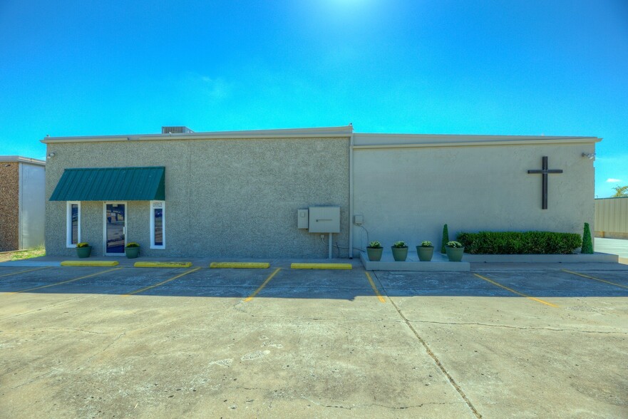 Primary Photo Of 1109 E Memphis St, Broken Arrow Religious Facility For Sale