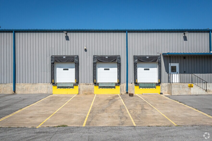 More Photos Of 1402 E Hacienda St, Bellville Manufacturing For Lease