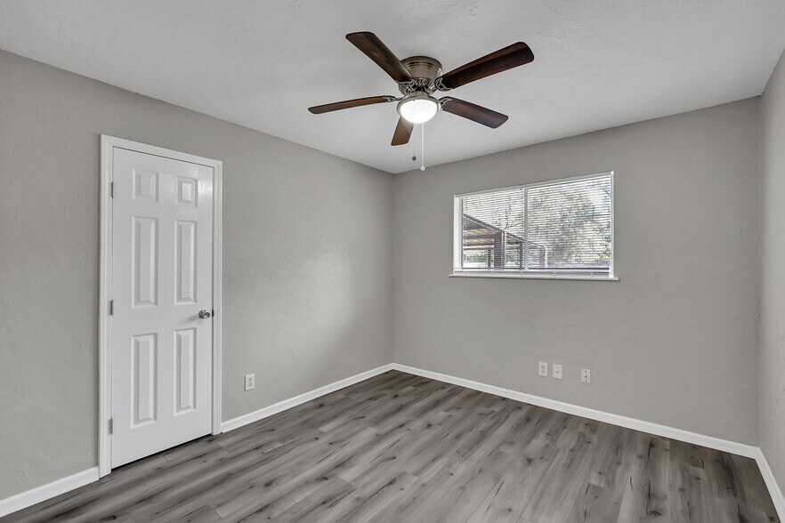 More Photos Of 29806 Lazy Ln, Spring Office Residential For Lease