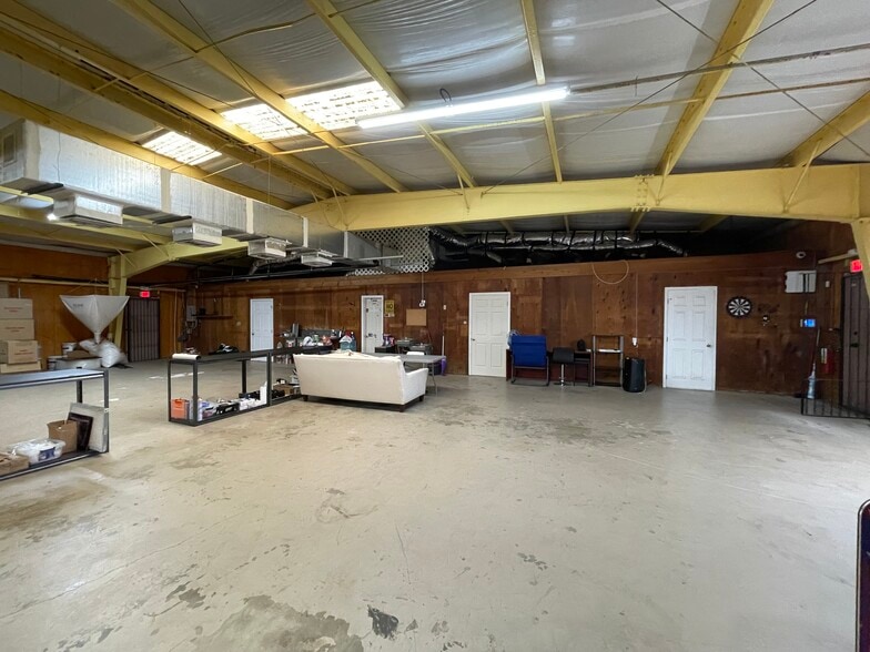 More Photos Of 1540 Kurt St, Eustis Manufacturing For Sale