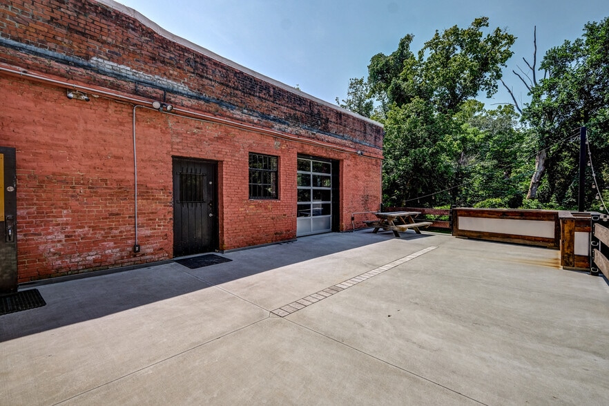 More Photos Of 11 Railroad St, Murphy Research And Development For Sale