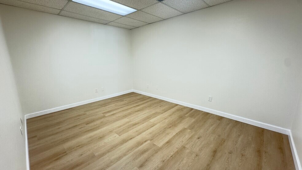 More Photos Of 1100-1160 E Route 66, Glendora Office For Lease