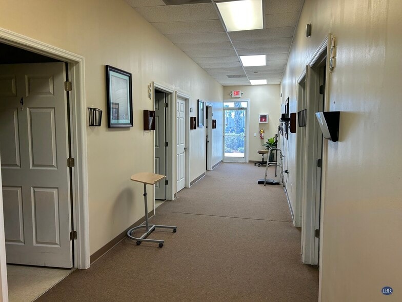 More Photos Of 401 N Wickham Rd, Melbourne Freestanding For Lease