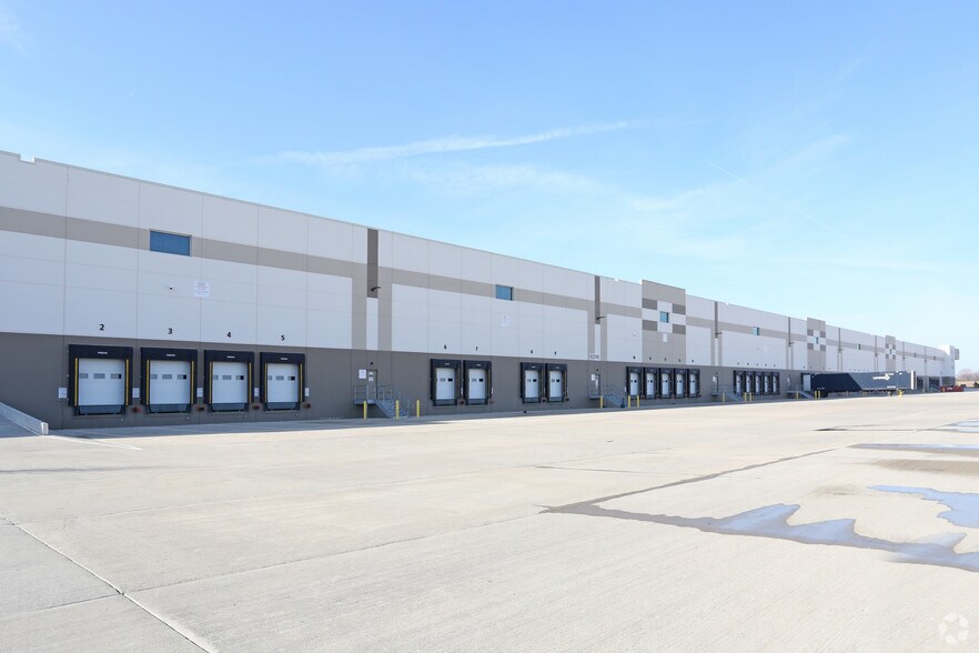 More Photos Of 8725 31st St, Somers Distribution For Lease