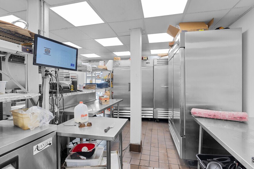 More Photos Of 4 Charles St, Key West Specialty For Lease