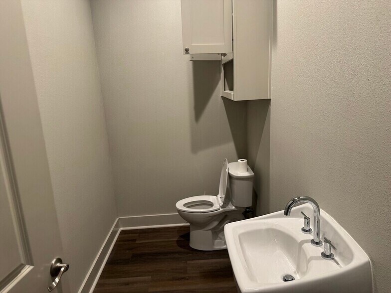 More Photos Of 8240 Bo Alfred Pl, Beaumont Warehouse For Lease