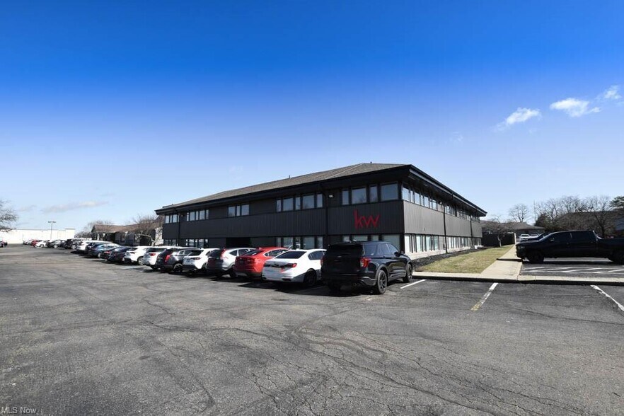 More Photos Of 4974 Higbee Ave NW, Canton Office For Lease