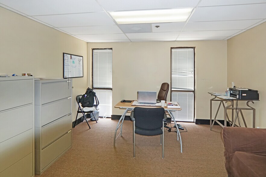 More Photos Of 1560 Commercial Ct, Jonesboro Office For Sale