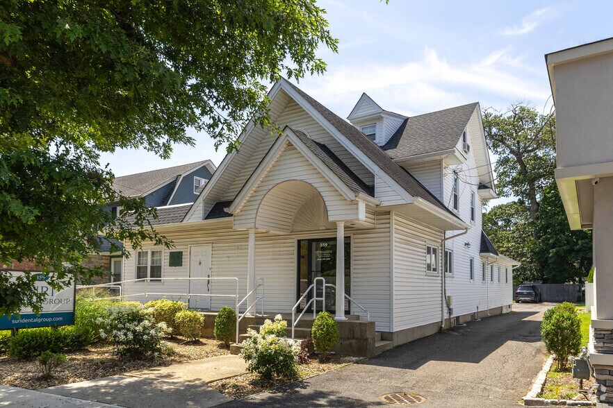 More Photos Of 359 Atlantic Ave, East Rockaway Medical For Lease