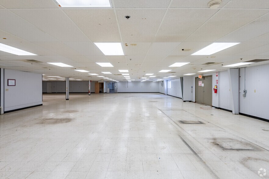 More Photos Of 612 E Lake St, Lake Mills Industrial For Sale