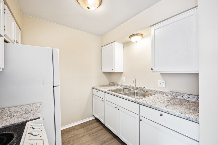 More Photos Of 1902 Sheridan Rd, Pekin Apartments For Sale