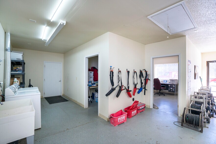 More Photos Of 3340 E Pleasant Valley Blvd, Altoona Freestanding For Sale