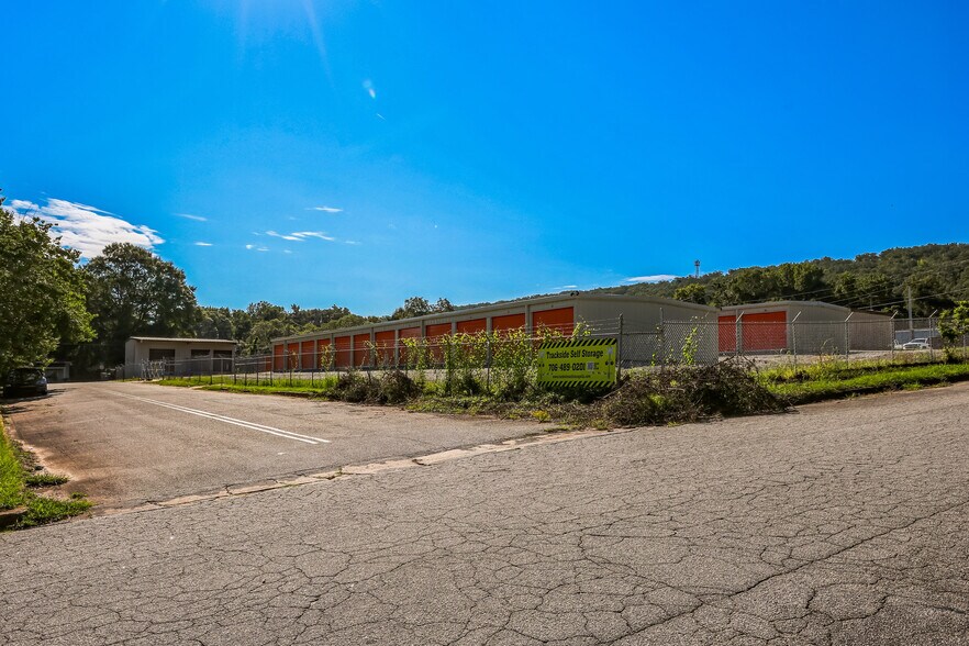 More Photos Of 52 & 54 Awtrey St, Manchester Self Storage For Sale