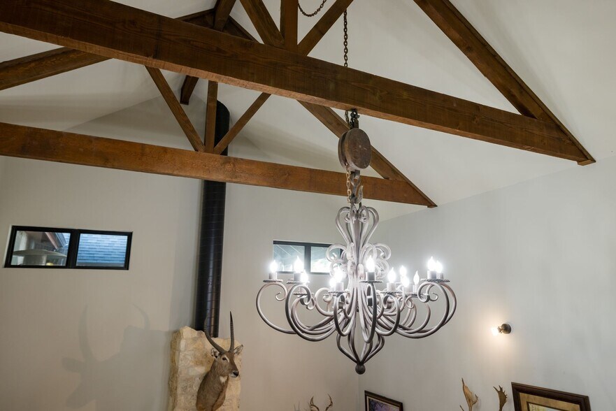 More Photos Of 504 Tivy St, Kerrville Flex For Sale