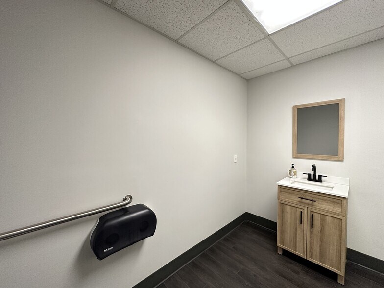 More Photos Of 6015 Morrow St E, Jacksonville Coworking Space