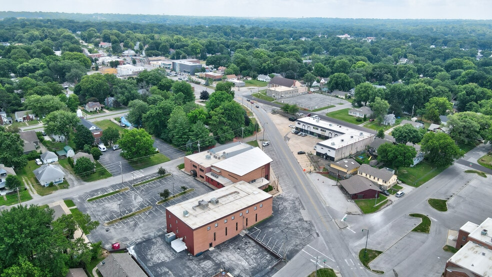 More Photos Of 10605-10715 E Winner Rd, Independence Storefront Retail Office For Lease