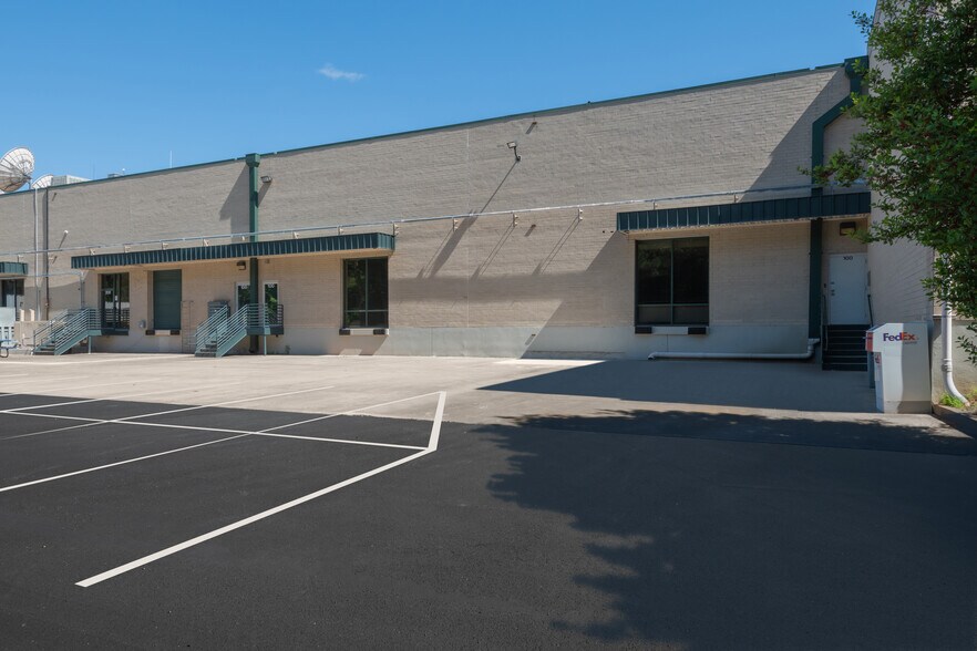 More Photos Of 3871 Lakefield Dr, Suwanee Light Manufacturing For Lease