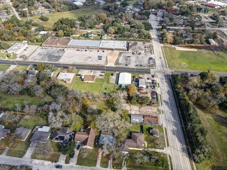 More Photos Of 1916 Cedar Dr, La Marque Restaurant For Lease