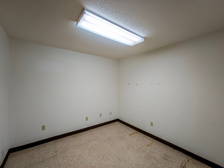 More Photos Of 2773 Marshall Dr, Tifton Warehouse For Sale