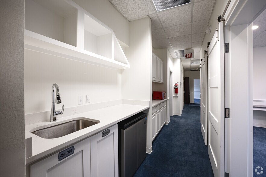 More Photos Of 1037 Chuck Dawley Blvd, Mount Pleasant Office Residential For Lease