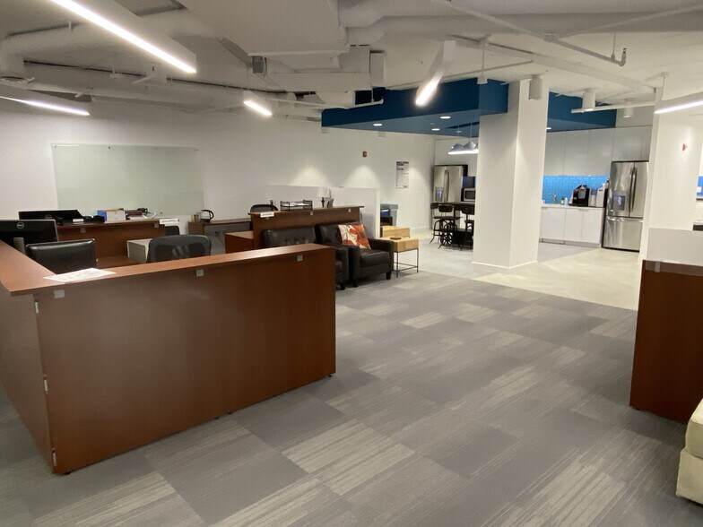 More Photos Of 225 Reinekers Ln, Alexandria Office For Lease