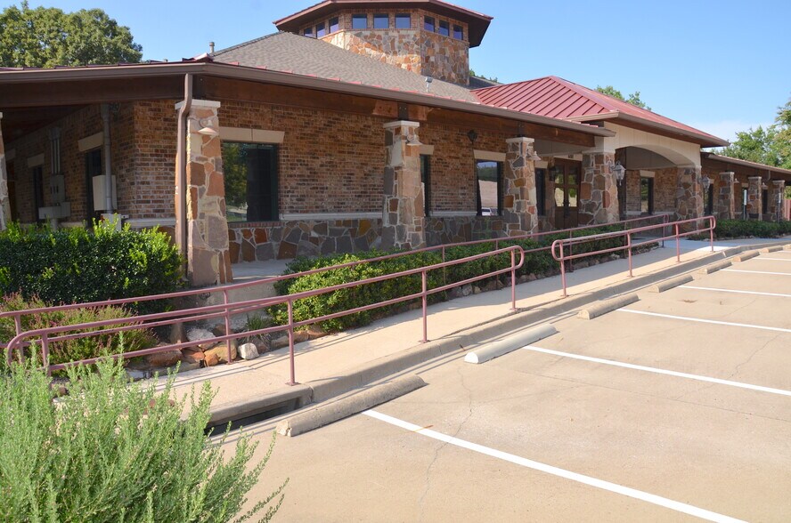 More Photos Of 6190 Virginia Pky, McKinney Medical For Lease