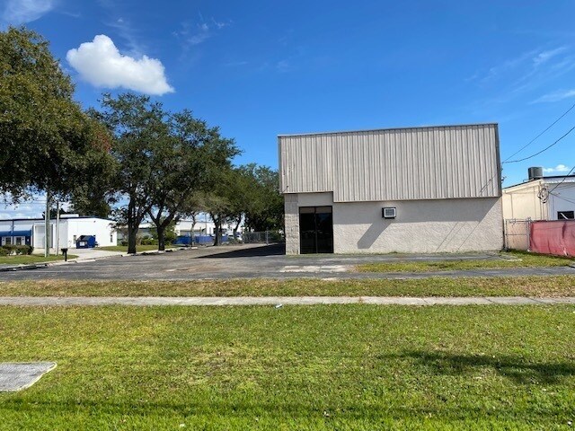 More Photos Of 12477 66th Street North, Largo Auto Repair For Lease