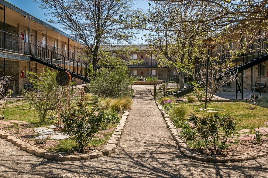 More Photos Of 1031 N Sumner St, Pampa Apartments For Sale