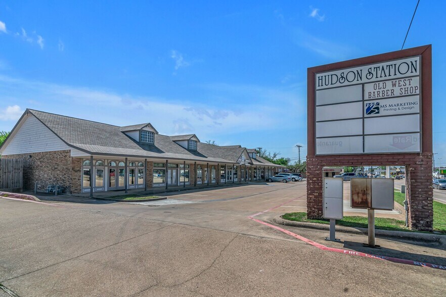 More Photos Of 310 N Main St, Keller Storefront For Sale