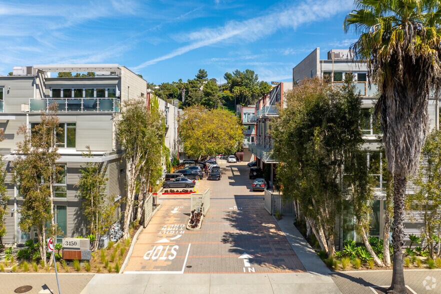 More Photos Of 3450 Cahuenga Blvd W, Los Angeles Office Residential For Lease