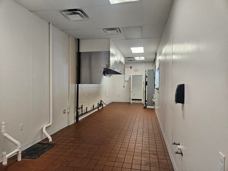 More Photos Of 100 S Michigan Ave, Saginaw Freestanding For Lease