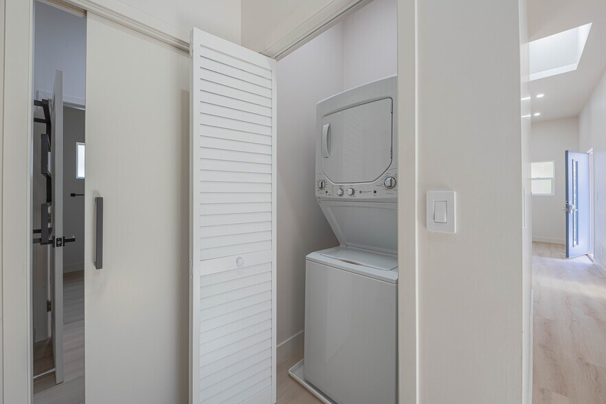 More Photos Of 987 Harcourt Ave, Seaside Multifamily For Sale