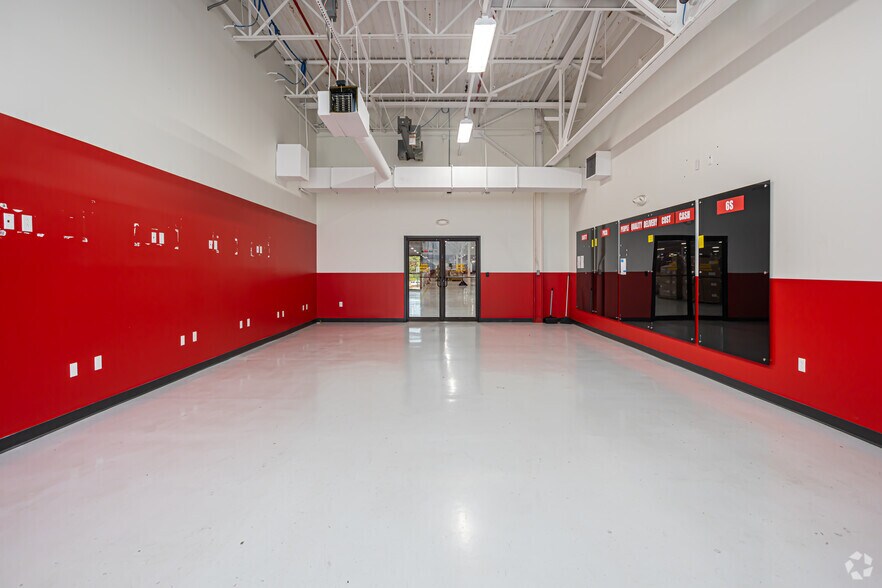 More Photos Of 1001 Industrial Park Dr, Clinton Manufacturing For Lease