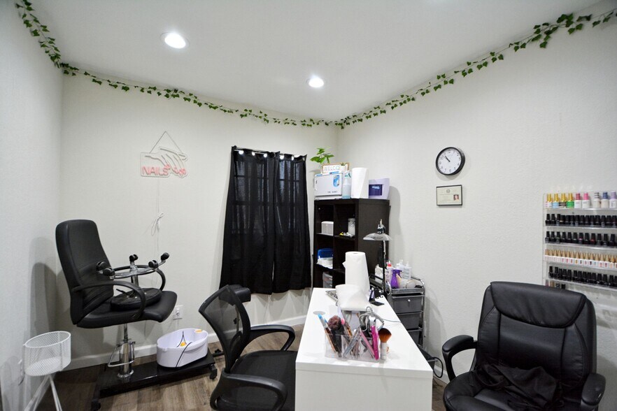 More Photos Of 100 Schertz Pky, Schertz Freestanding For Sale