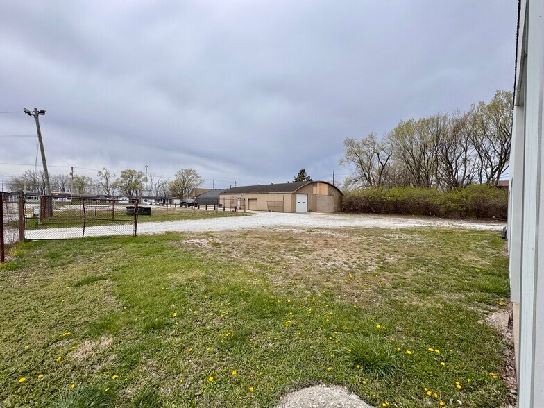 More Photos Of 1508 W Jackson St, Macomb Freestanding For Sale