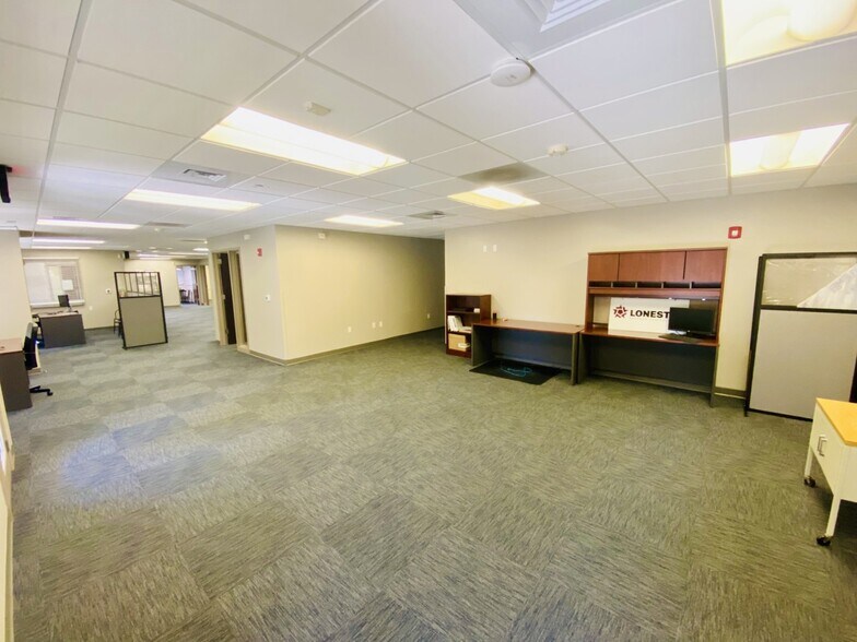 More Photos Of 1619 E Common St, New Braunfels Office For Sale