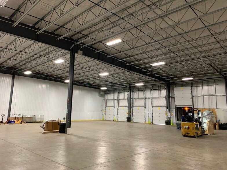 More Photos Of 2927 61st St, Menomonie Warehouse For Lease