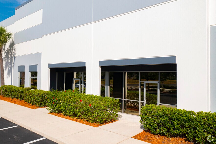 More Photos Of 6307-6335 Pelican Creek Cir, Riverview Distribution For Lease