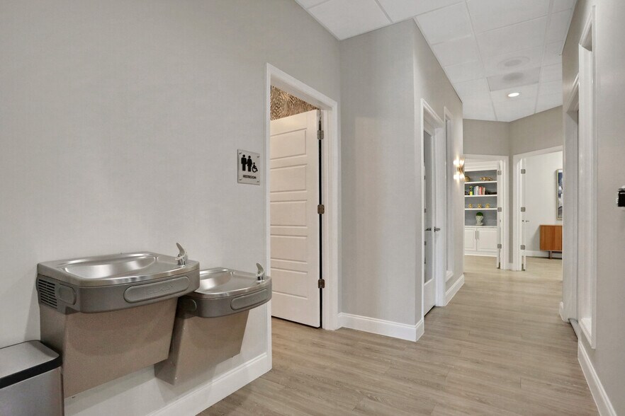 More Photos Of 1845 East West Pky, Fleming Island Medical For Lease