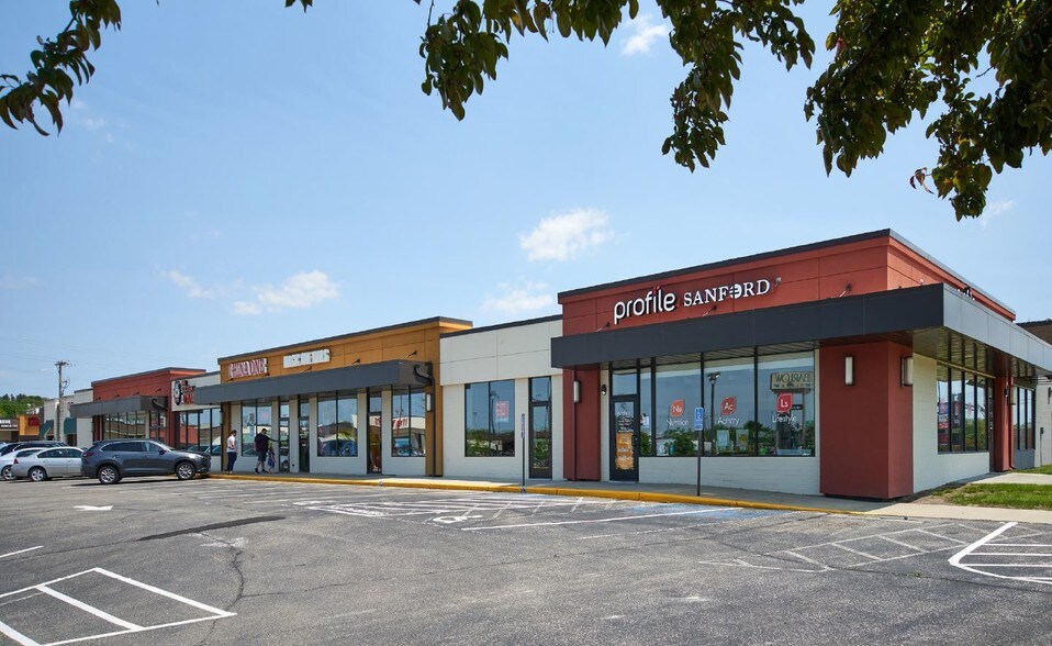 More Photos Of 1101-1399 6th St NW, Rochester Storefront Retail Office For Lease
