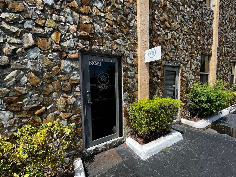 More Photos Of 6245 N Powerline Rd, Fort Lauderdale Light Distribution For Lease