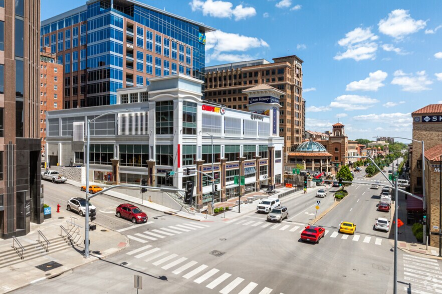 More Photos Of 612 W 47th St, Kansas City Supermarket For Lease