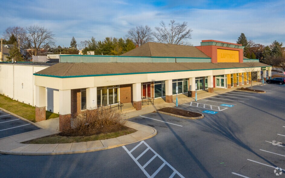 Primary Photo Of 401-403 West Chester Pike, Havertown Unknown For Lease