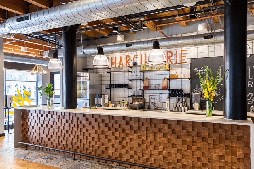 More Photos Of 210-220 N Green St, Chicago Office Residential For Lease