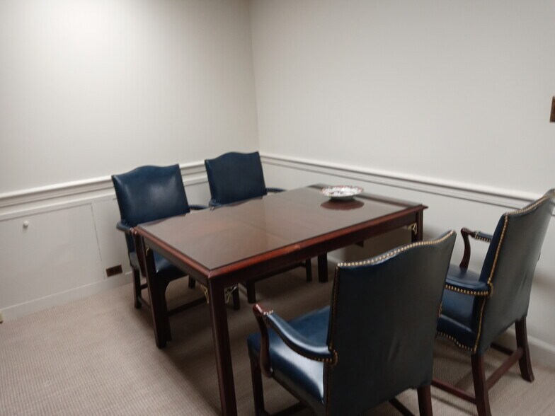 More Photos Of 141 New St, Macon-Bibb Office For Lease