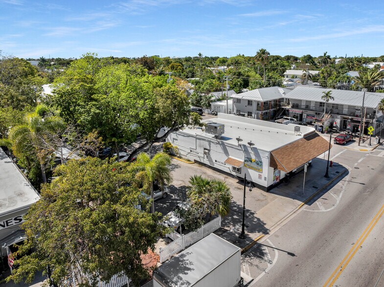 More Photos Of 1000-1006 Truman Ave, Key West Bar For Sale