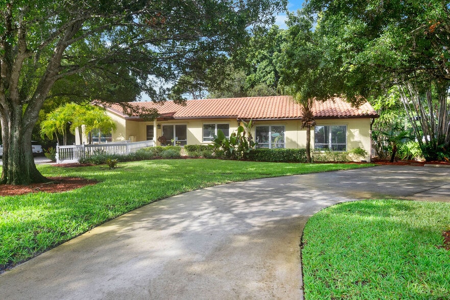 Primary Photo Of 400 SE Flamingo Ave, Stuart Office Residential For Sale